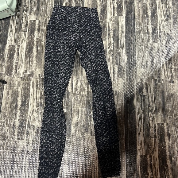 Lululemon yoga pants - Picture 1 of 6